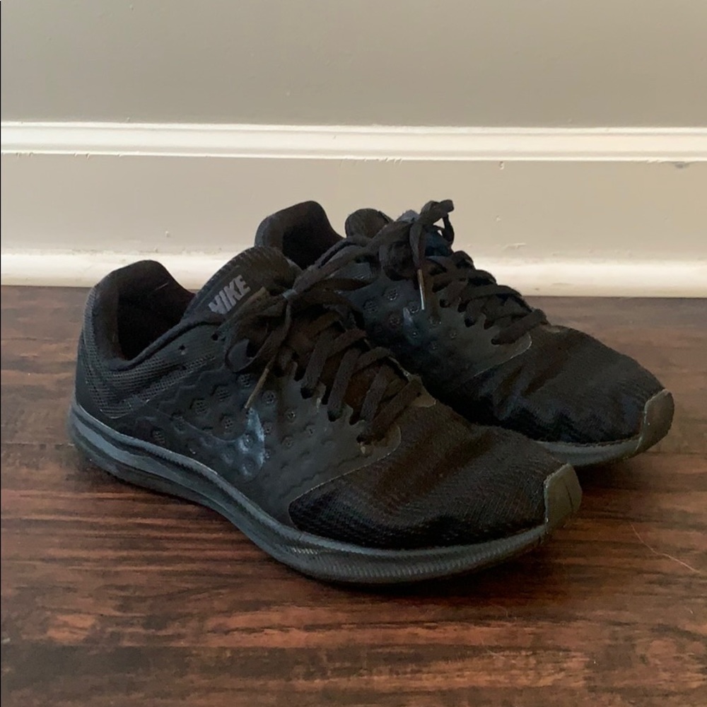 NIKE SNEAKER